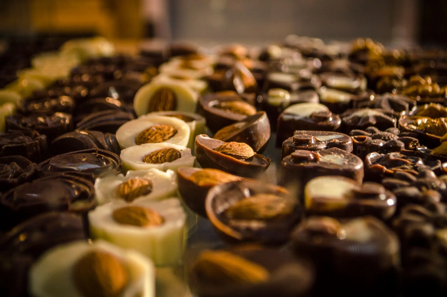 Apricot chocolate confection